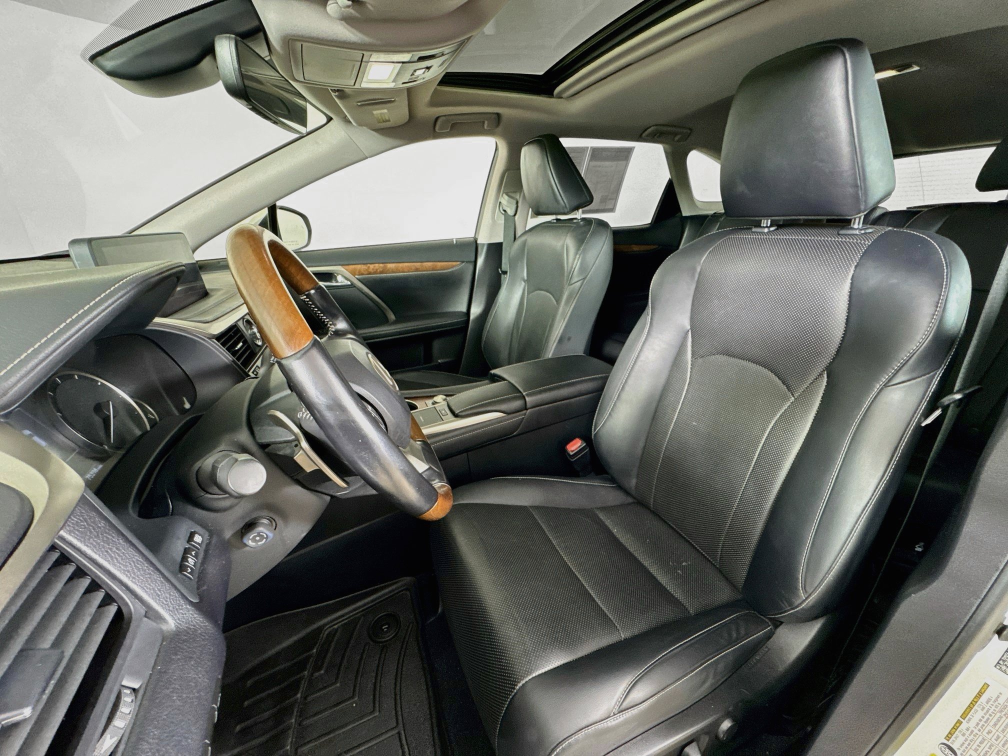 Used 2021 Lexus RX 450hL AWD w/ Premium Package image 2