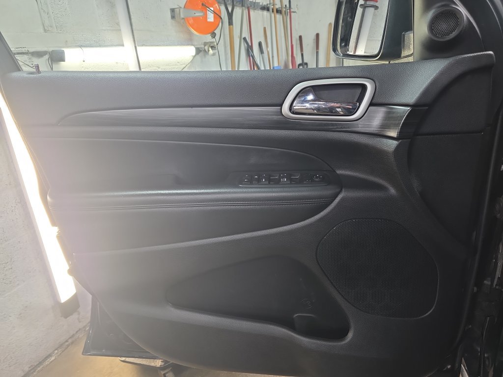Used 2020 Jeep Grand Cherokee Laredo AWD/4WD image 25