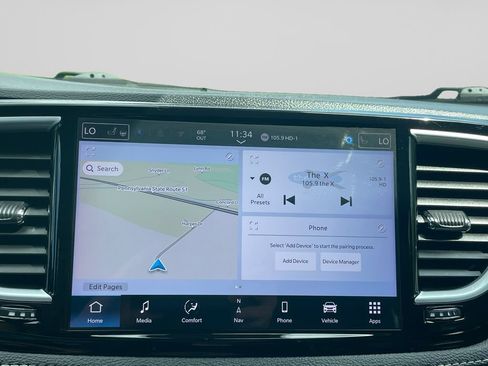 Used 2025 Chrysler Pacifica Limited FWD image 30
