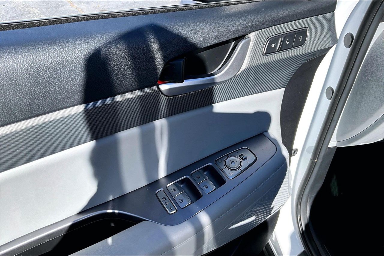 Used 2024 Hyundai Palisade SEL w/ Premium Package FWD image 27