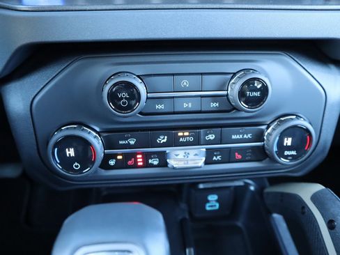 New 2025 Ford Bronco Badlands image 7