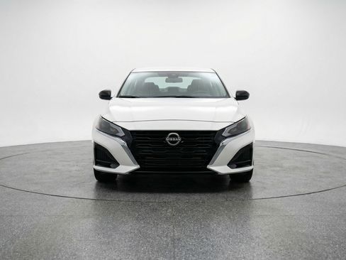 Used 2025 Nissan Altima 2.5 SV image 2