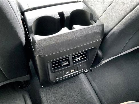 Used 2024 GMC Canyon Denali image 13