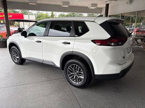 Used 2024 Nissan Rogue S FWD image 4