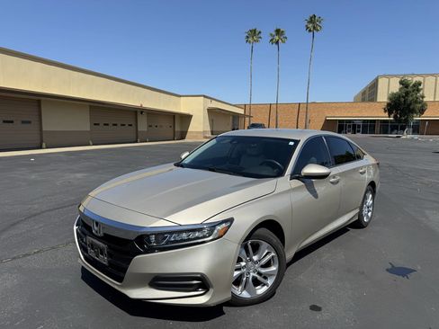 Used 2018 Honda Accord LX image 3