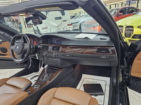 Used 2011 BMW 335i Convertible w/ M Sport Pkg image 21