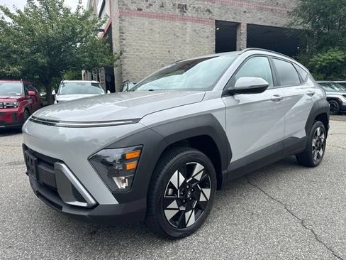 Used 2024 Hyundai Kona SEL AWD/4WD image 3