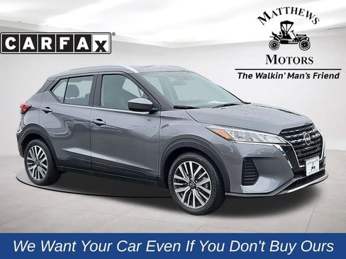 Used 2024 Nissan Kicks SV image 1