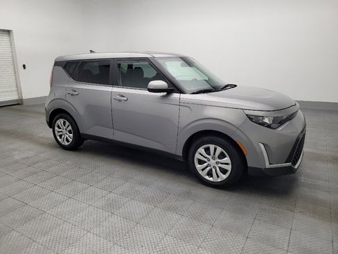 Used 2023 Kia Soul LX image 11