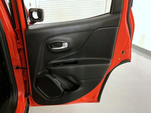 Used 2021 Jeep Renegade Trailhawk image 17