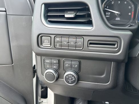 Used 2021 GMC Yukon XL SLT w/ SLT Premium Package image 28