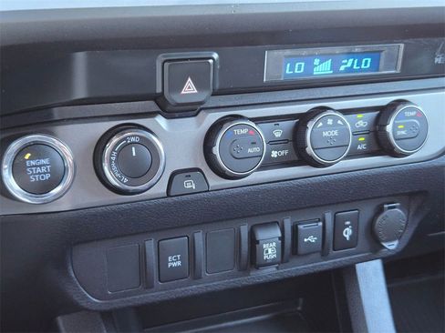 Used 2021 Toyota Tacoma TRD Off-Road image 16