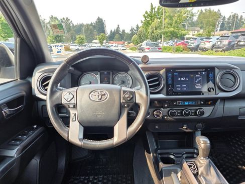 Used 2016 Toyota Tacoma TRD Sport AWD/4WD image 13