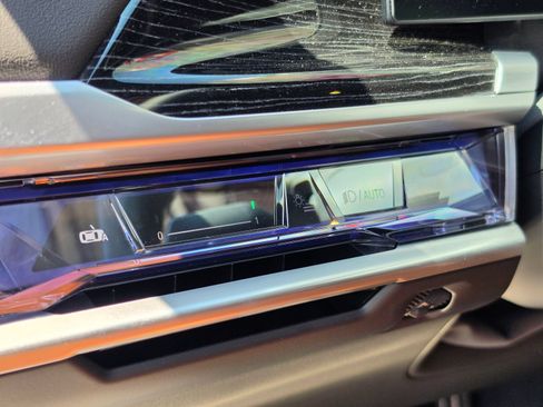 Used 2025 BMW i7 xDrive60 w/ Executive Package AWD/4WD image 16