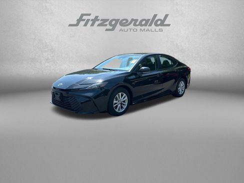 Used 2026 Toyota Camry LE FWD image 3