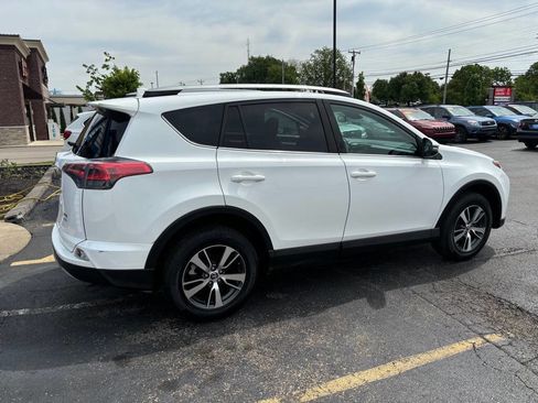 Used 2018 Toyota RAV4 XLE AWD/4WD image 4
