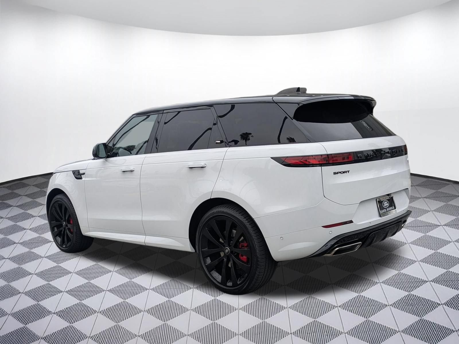 Used 2023 Land Rover Range Rover Sport SE Dynamic AWD/4WD image 3