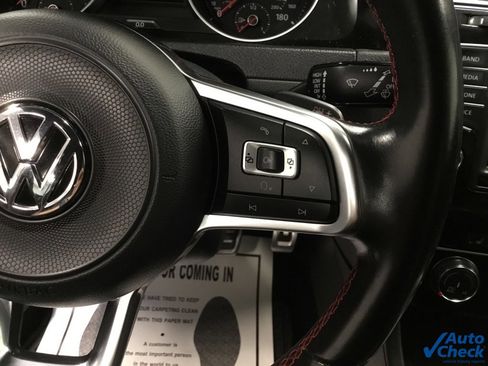 Used 2017 Volkswagen GTI SE image 40