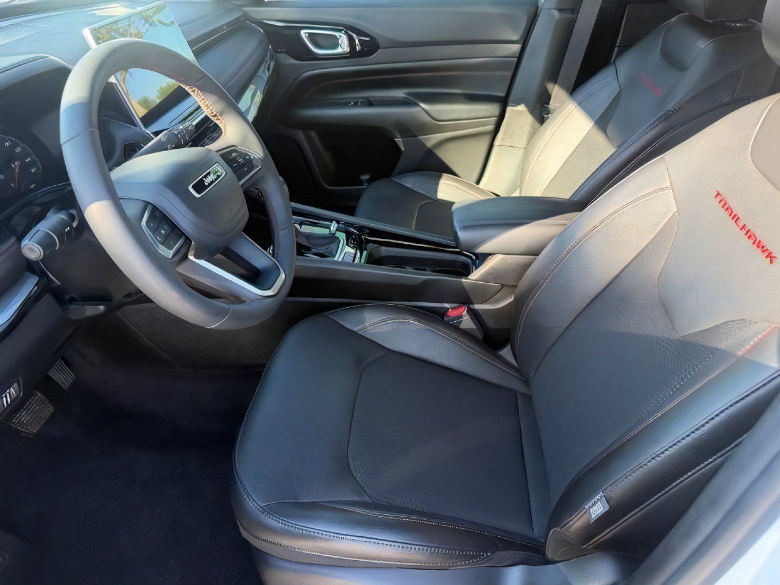 Used 2025 Jeep Compass Trailhawk AWD/4WD image 14