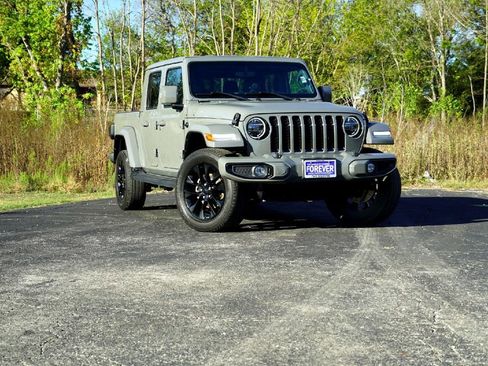 Used 2022 Jeep Gladiator Overland image 2