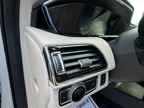 Used 2019 Lincoln Navigator Premiere image 13
