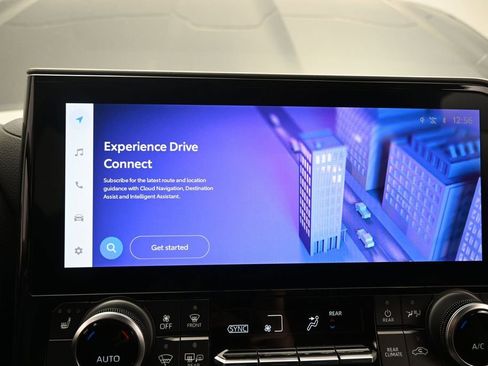 Used 2023 Toyota Highlander XLE AWD/4WD image 25