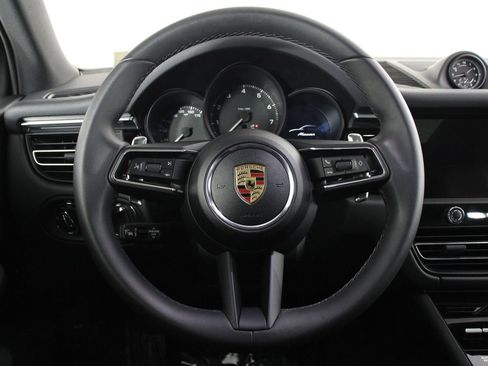 Certified 2025 Porsche Macan image 12