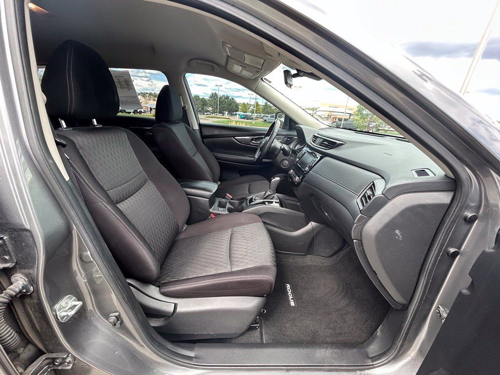 Used 2020 Nissan Rogue SV AWD/4WD image 31