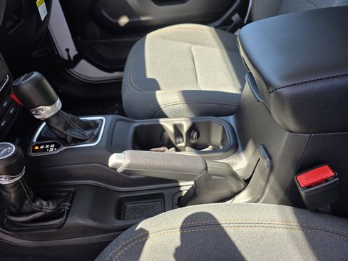 New 2025 Jeep Gladiator Willys image 12