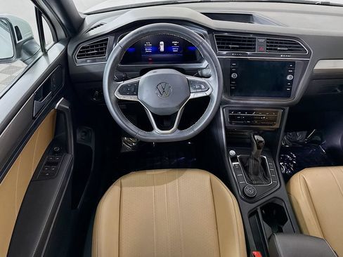 Used 2024 Volkswagen Tiguan SE AWD/4WD image 3