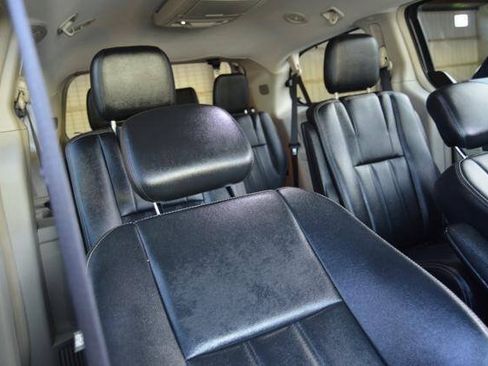 Used 2015 Chrysler Town & Country Touring FWD image 55