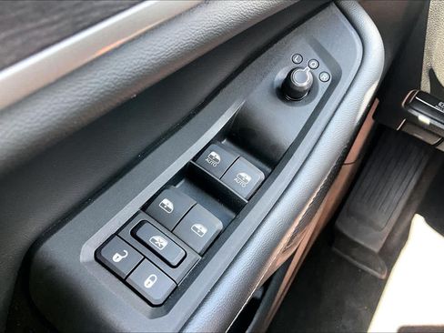 Used 2023 Jeep Grand Cherokee L Limited RWD image 34