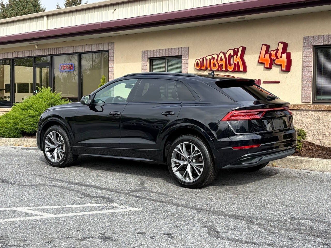 Used 2021 Audi Q8 Premium w/ Black Optic Package AWD/4WD image 4