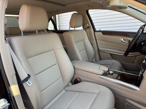 Used 2014 Mercedes-Benz E 350 4MATIC Sedan image 36