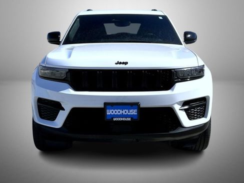 Used 2023 Jeep Grand Cherokee Altitude image 2