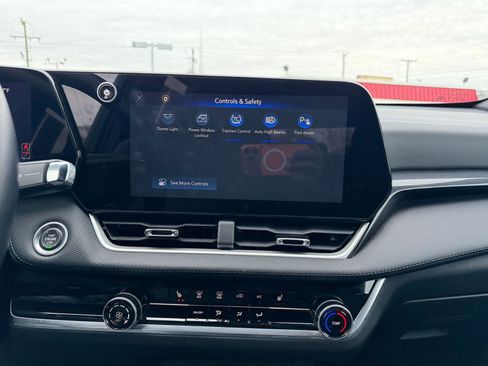 Used 2025 Chevrolet Equinox LT image 18