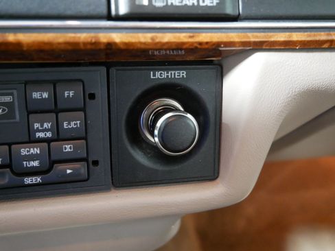 Used 1993 Lincoln Town Car Signature RWD image 33