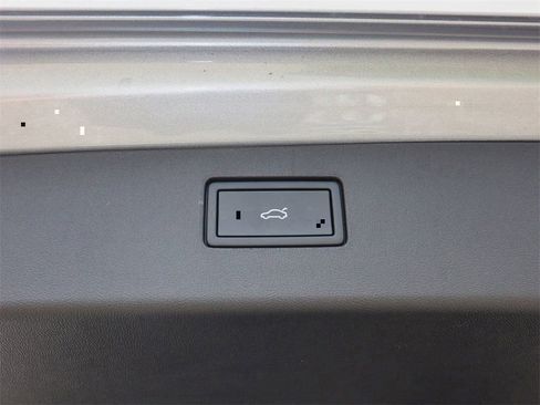 New 2025 Volkswagen Tiguan SE AWD/4WD image 11