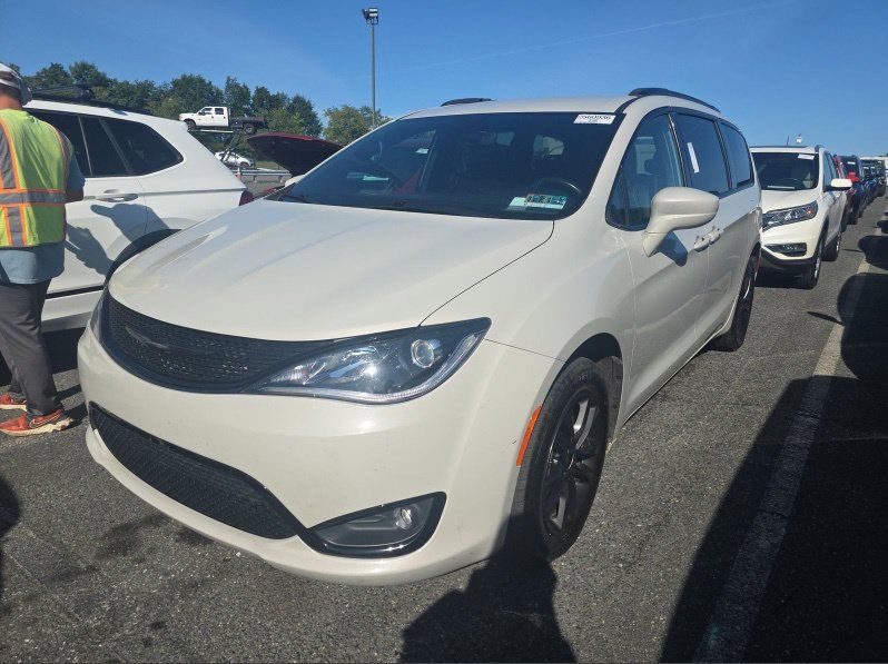Used 2020 Chrysler Pacifica Touring-L AWD/4WD image 2