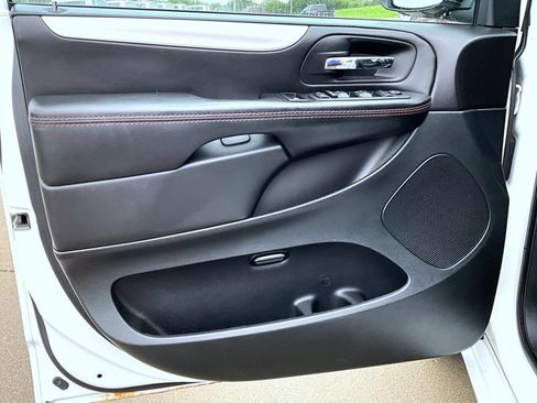 Used 2018 Dodge Grand Caravan GT FWD image 9