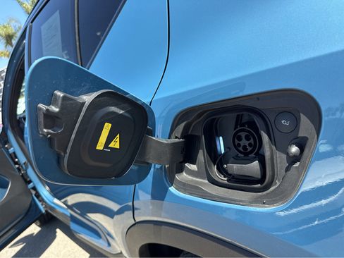 Used 2023 Volvo XC40 Recharge Plus image 40