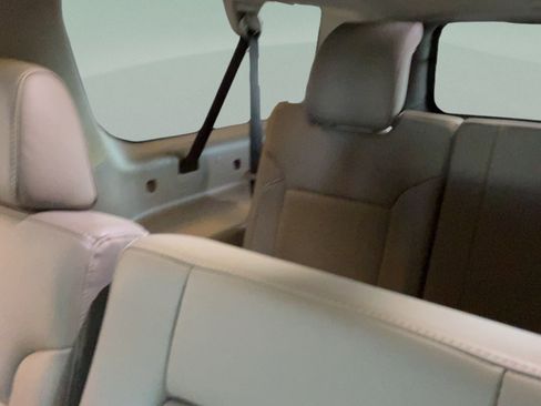 Used 2019 Chevrolet Suburban LT RWD image 34