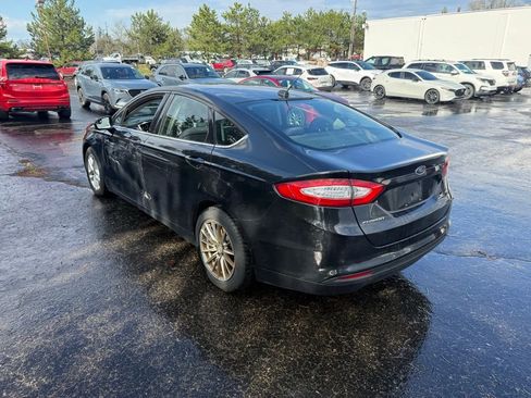 Used 2013 Ford Fusion SE image 2