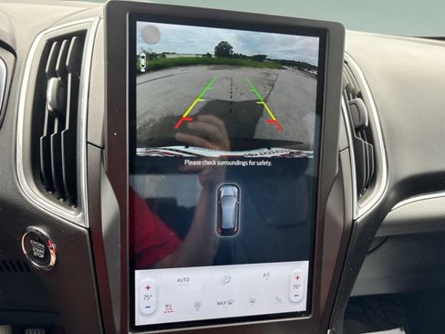 Used 2021 Ford Edge Titanium w/ Equipment Group 301A AWD/4WD image 12