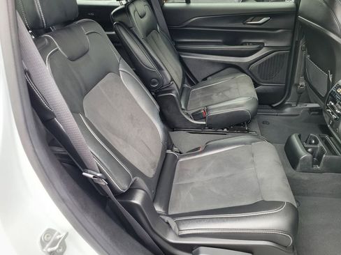 Used 2024 Jeep Grand Cherokee L Altitude RWD image 21