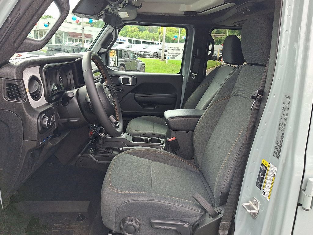 Used 2024 Jeep Wrangler Unlimited AWD/4WD image 14