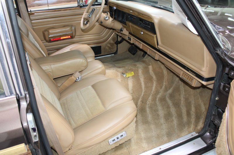 Used 1987 Jeep Grand Wagoneer AWD/4WD image 8
