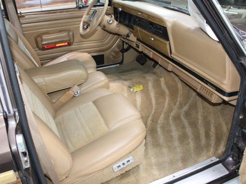 Used 1987 Jeep Grand Wagoneer image 8