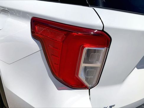 Used 2022 Ford Explorer XLT w/ Equipment Group 202A RWD image 32