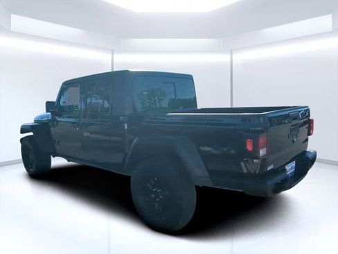 Used 2025 Jeep Gladiator Sport AWD/4WD image 4